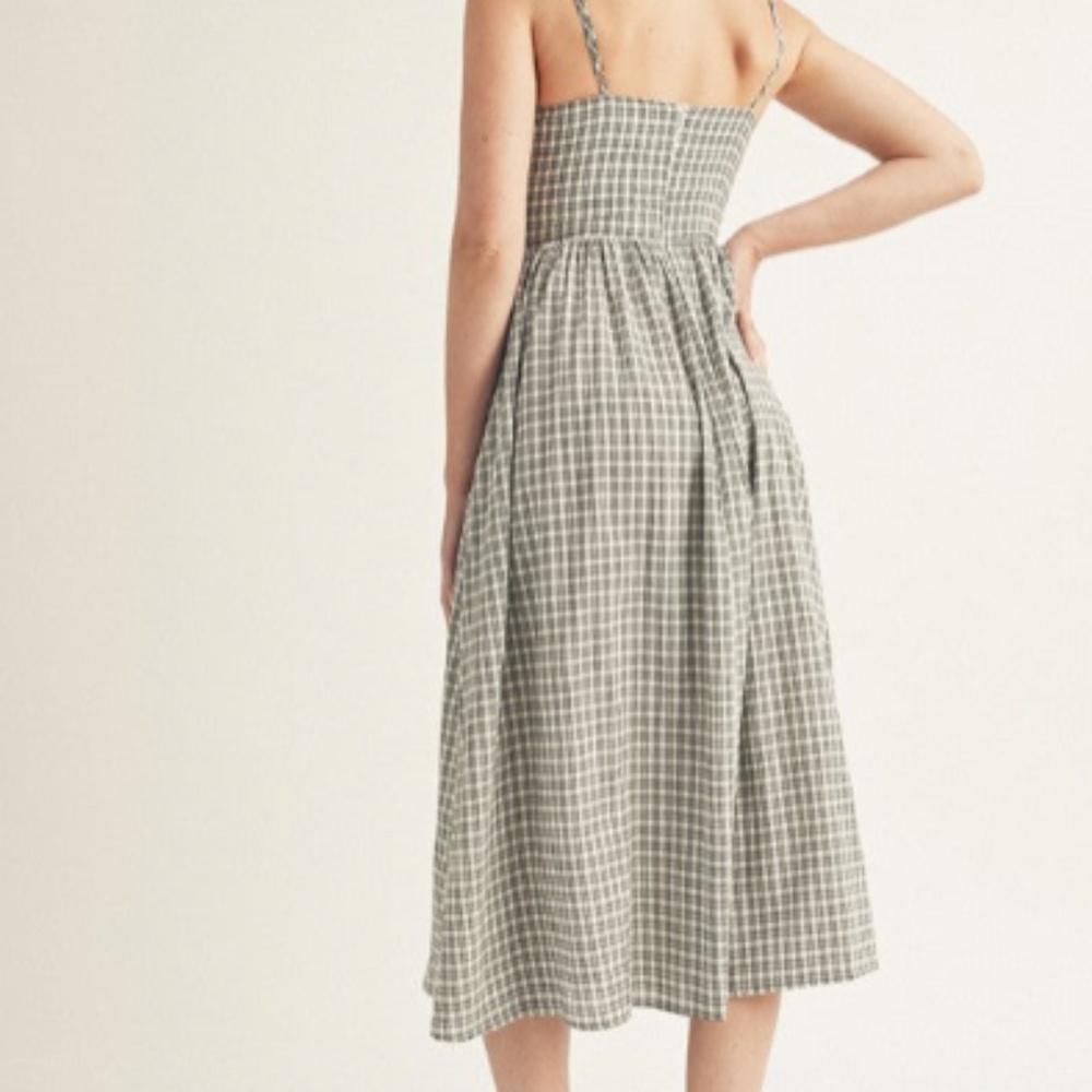 Elegant Checkered Midi Dress - Picture 6 of 6